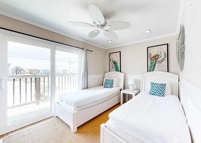 Gulf-front W Balcony Views Wifi Ac & Shared Gulf-facing Pool Holiday home