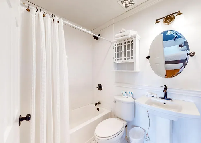 Gulf-front W Balcony Views Wifi Ac & Shared Gulf-facing Pool *