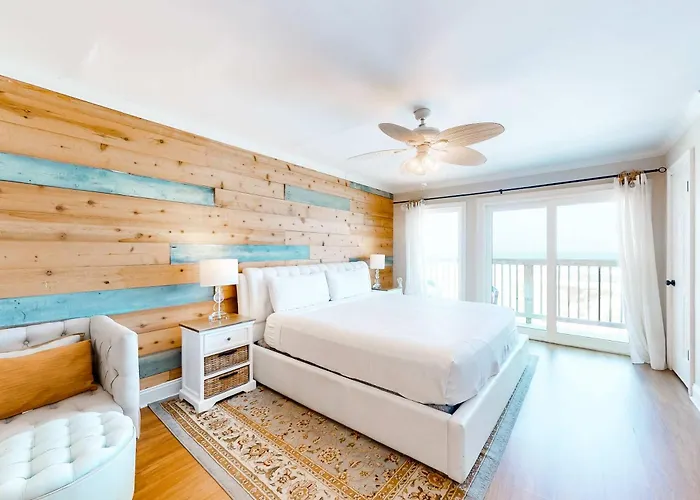 Gulf-front W Balcony Views Wifi Ac & Shared Gulf-facing Pool Holiday home *