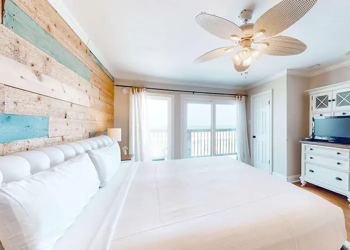 Holiday home Gulf-front W Balcony Views Wifi Ac & Shared Gulf-facing Pool